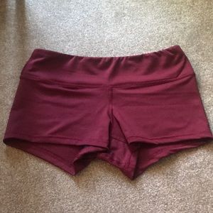NWOT Maroon Fleos